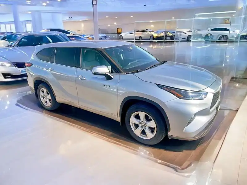 2021 Toyota Highlander LE Hybrid 4WD's photo