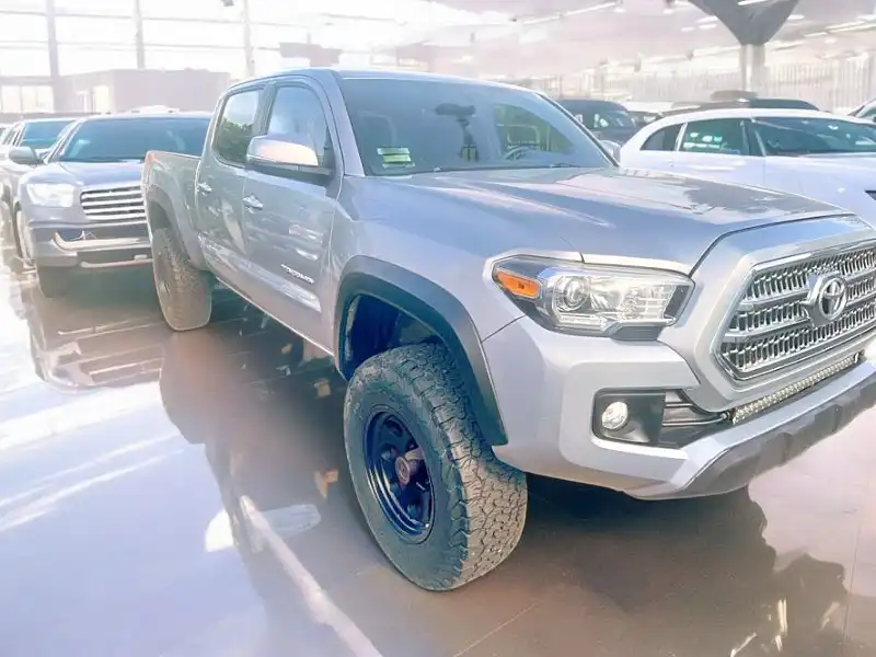 2017 Toyota Tacoma SR5 Double Cab 4x4 V6 Auto LB's photo