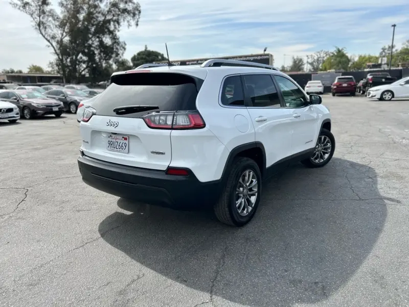 2019 Jeep Cherokee Latitude Plus 4X4 photo 3