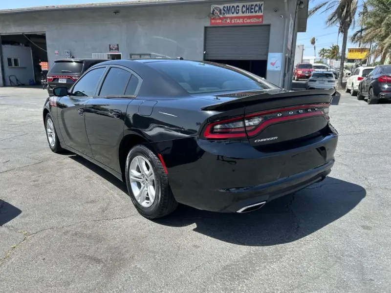 2015 Dodge Charger SE photo 3