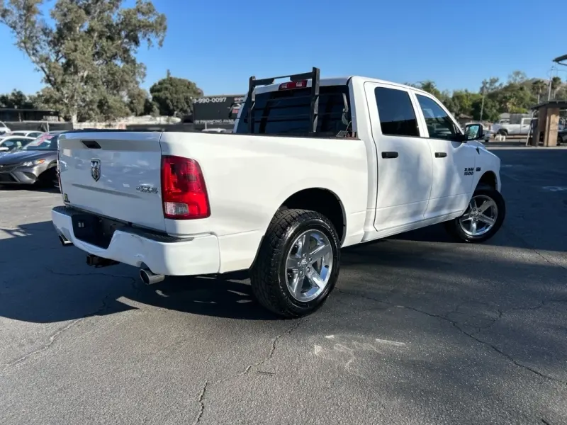2015 RAM 1500 Express 4x4 Crew Cab photo 3