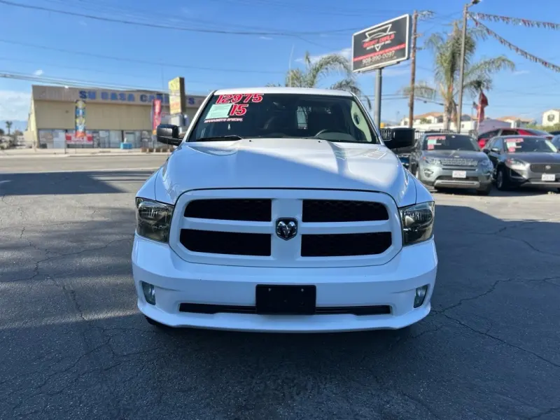 2015 RAM 1500 Express 4x4 Crew Cab photo 4
