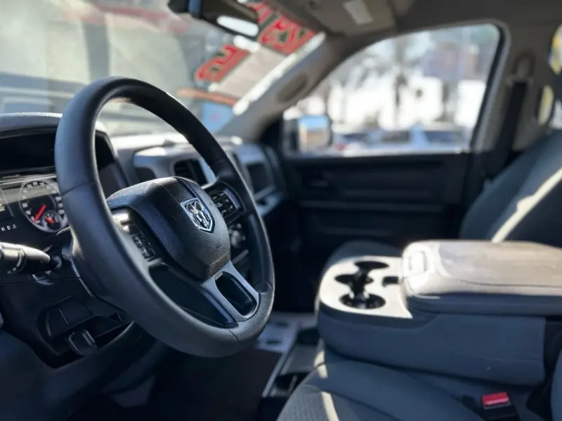 2015 RAM 1500 Express 4x4 Crew Cab photo 5