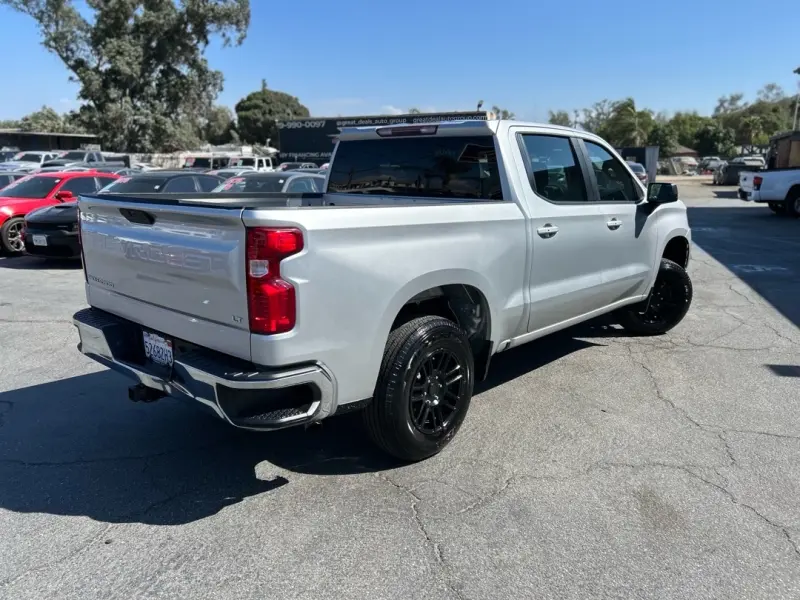 2019 Chevrolet Silverado 1500 LT Crew Cab Short Box photo 3