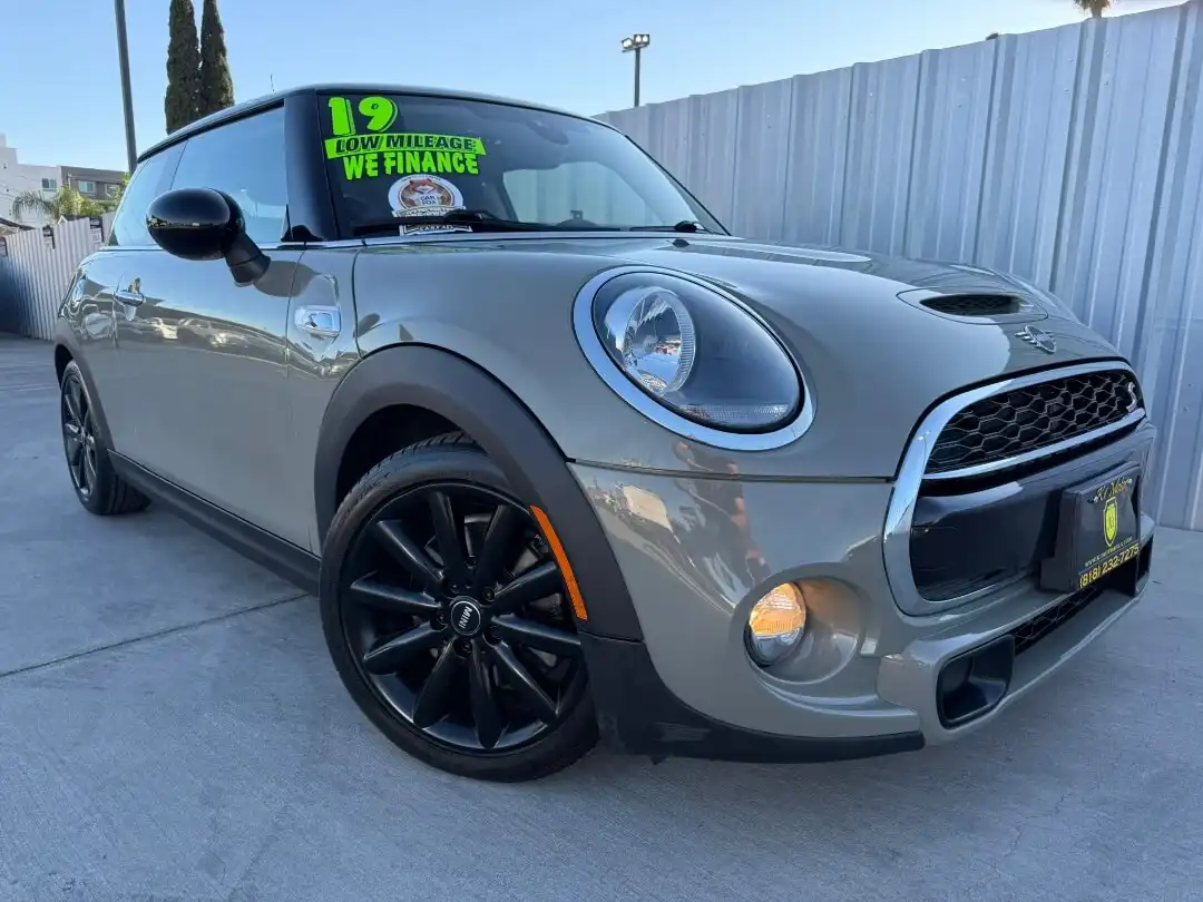 2019 MINI Hardtop Cooper S Signature's photo