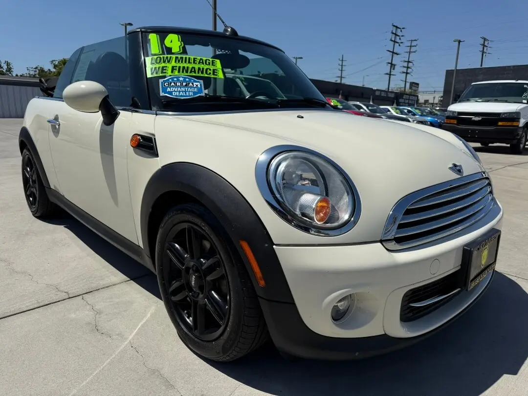 2014 MINI Cooper Base photo 3