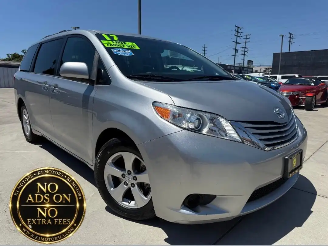 2017 Toyota Sienna LE V6 7-Passenger Access Seat's photo