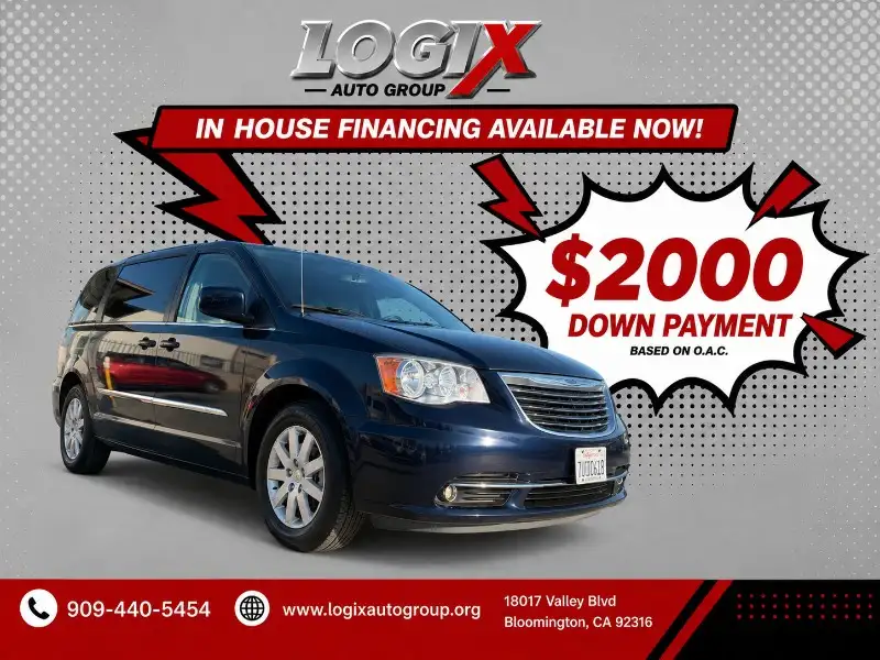 2016 Chrysler Town & Country Touring's photo