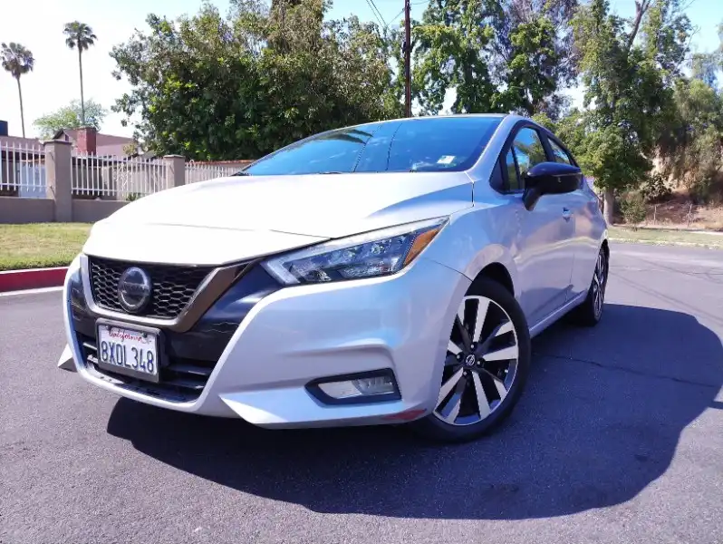 2020 Nissan Versa 1.6 SR CVT's photo