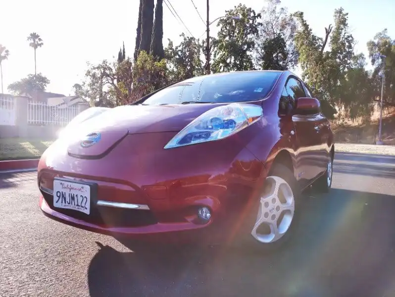 2011 Nissan Leaf SL's photo