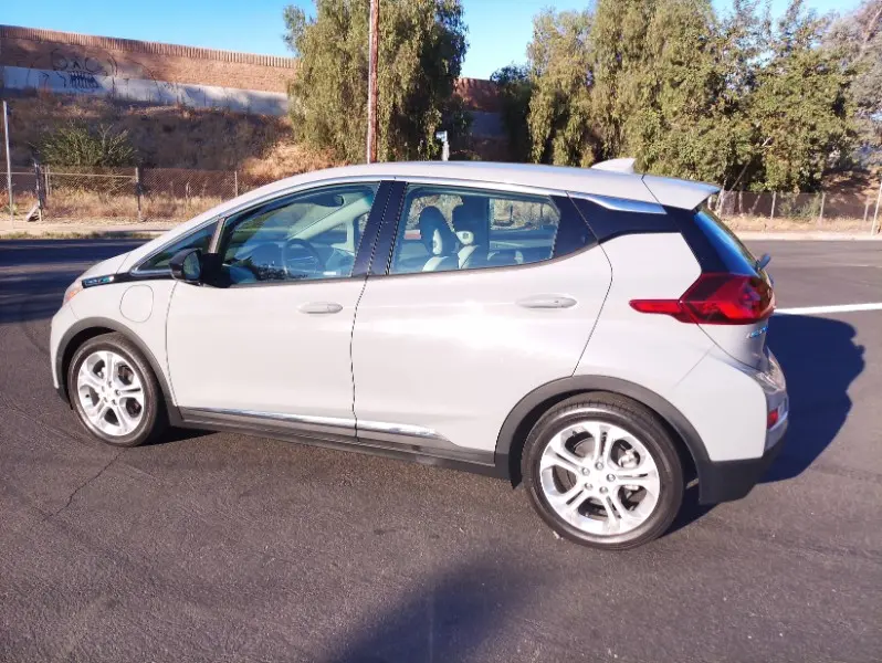 2019 Chevrolet Bolt EV LT Auto photo 5