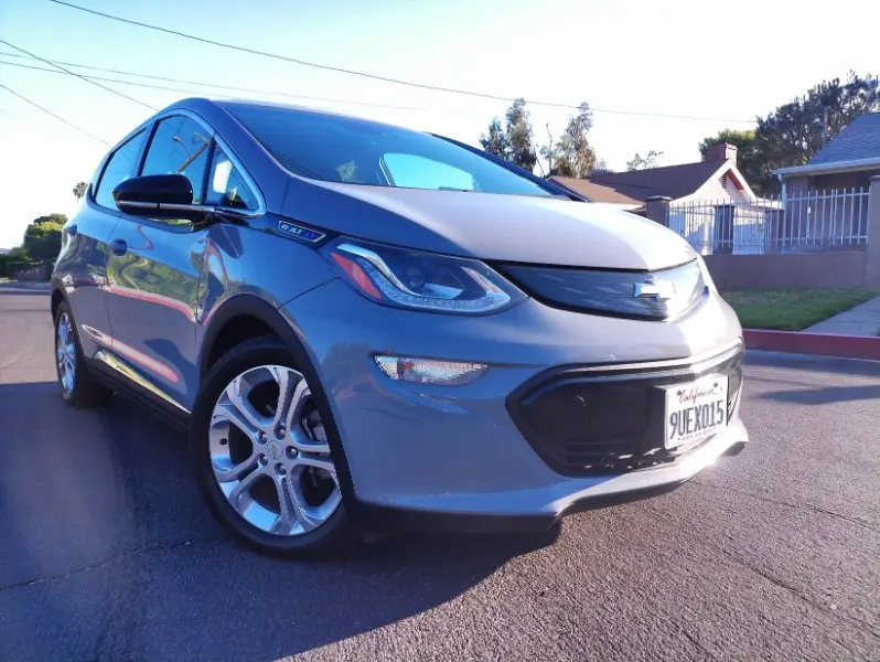 2019 Chevrolet Bolt EV LT Auto photo 3