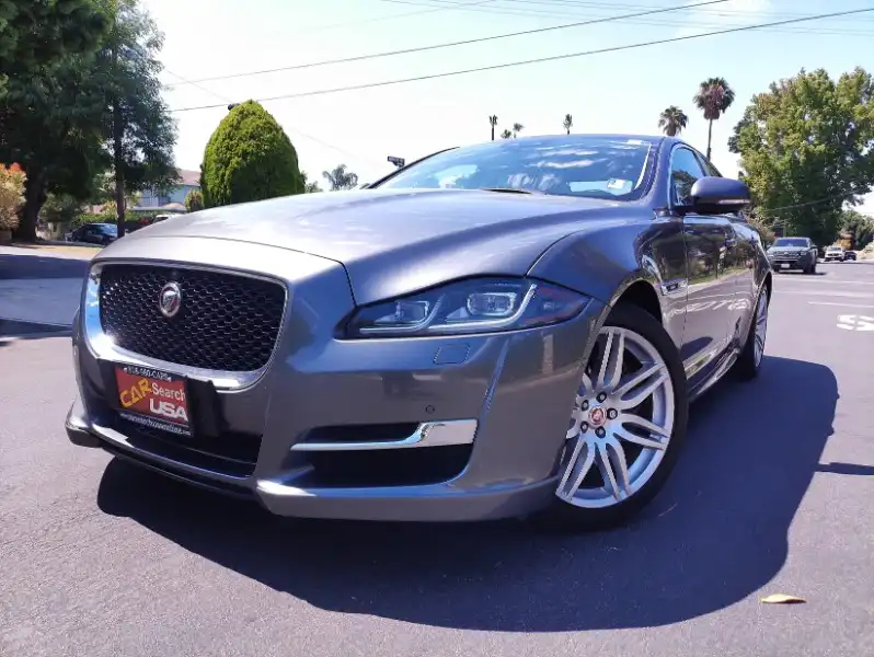 2019 Jaguar XJ XJ R-Sport's photo
