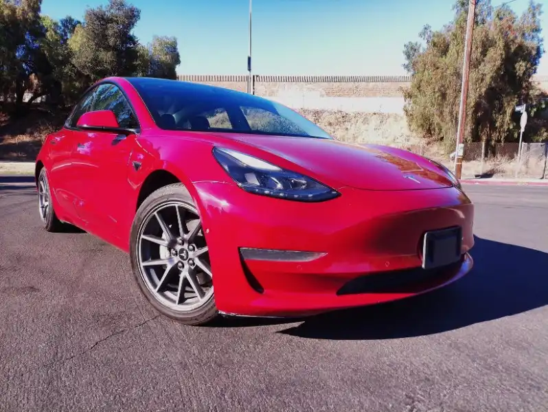 2022 Tesla Model 3 Standard Range Plus's photo