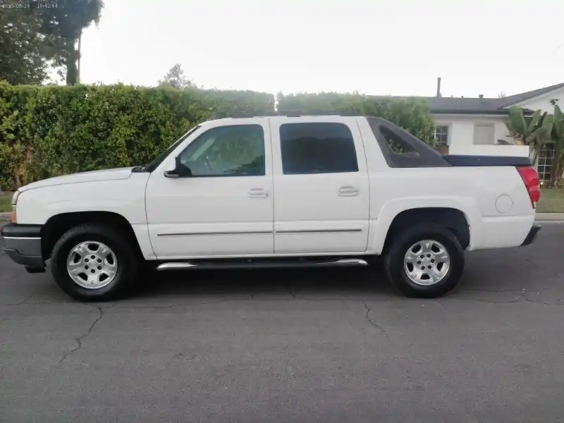 2005 Chevrolet Avalanche 2WD 1500 Series's photo
