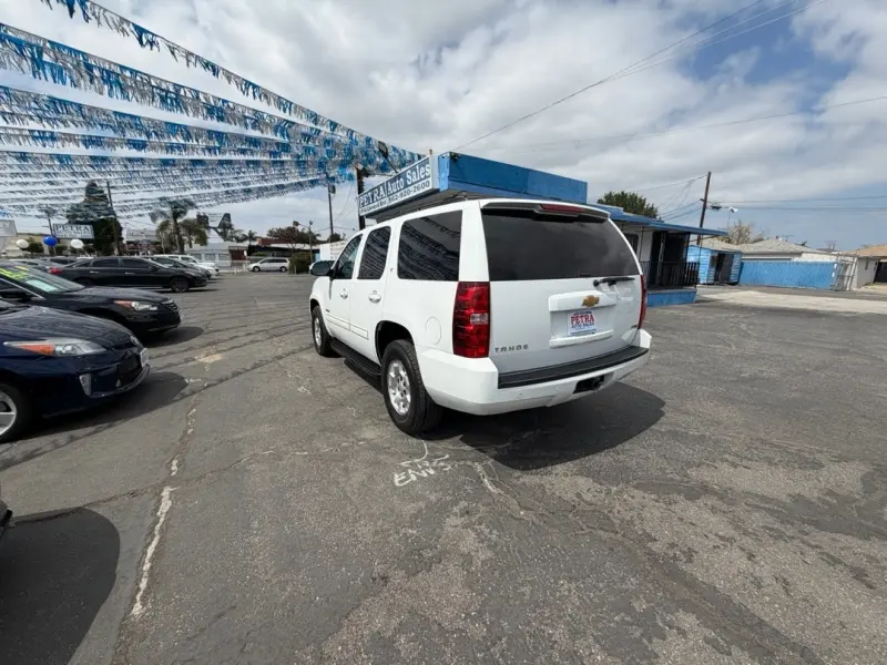 2012 Chevrolet Tahoe 2WD LT photo 3