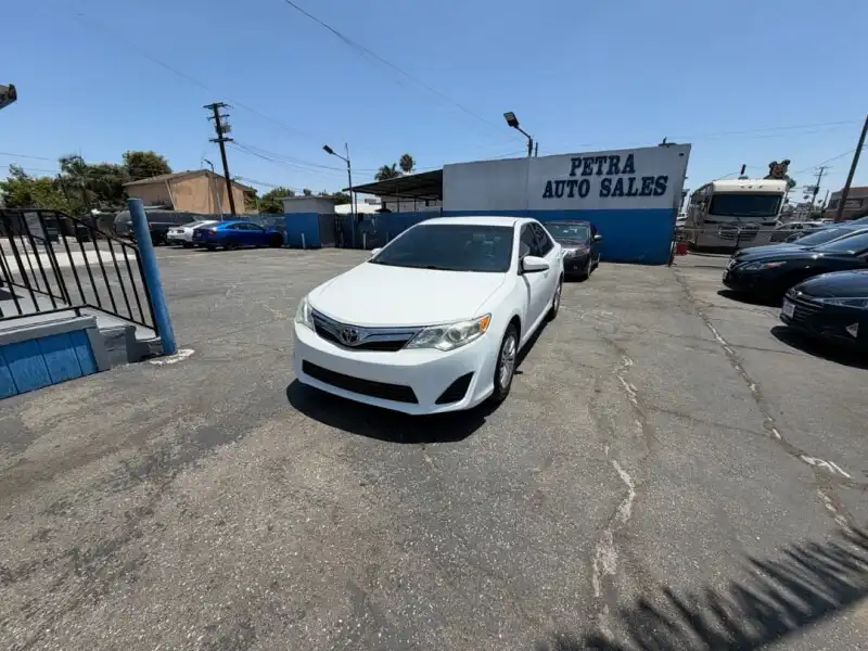 2012 Toyota Camry 2.5 Auto LE's photo