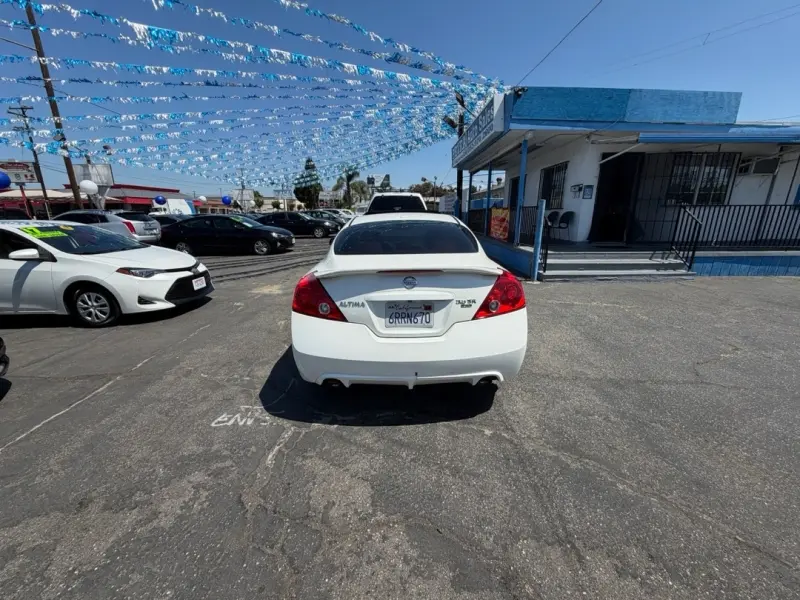 2011 Nissan Altima 3.5 SR CVT photo 4