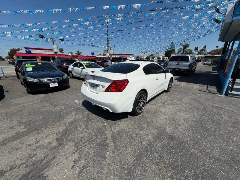 2011 Nissan Altima 3.5 SR CVT photo 5