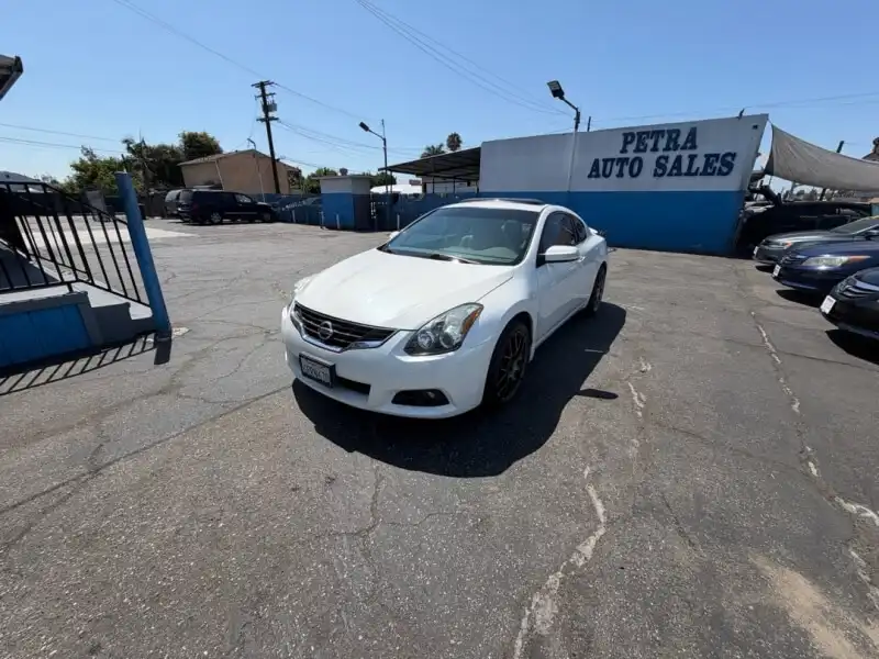 2011 Nissan Altima 3.5 SR CVT's photo