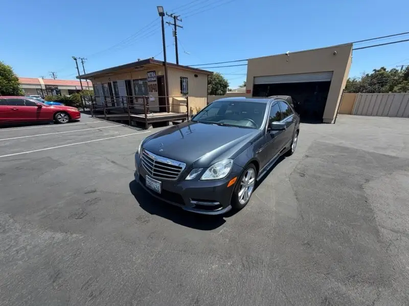 2013 Mercedes-Benz E-Class E350 Luxury photo 1