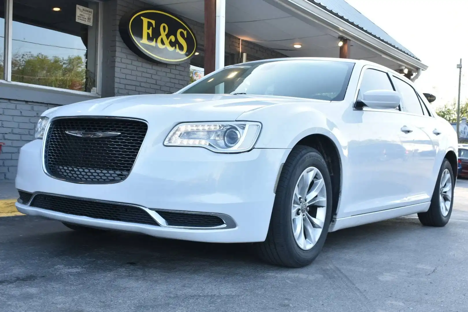 2016 Chrysler 300 Limited's photo