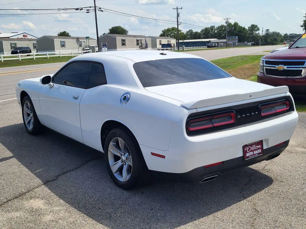 2019 Dodge Challenger SXT Auto photo 5