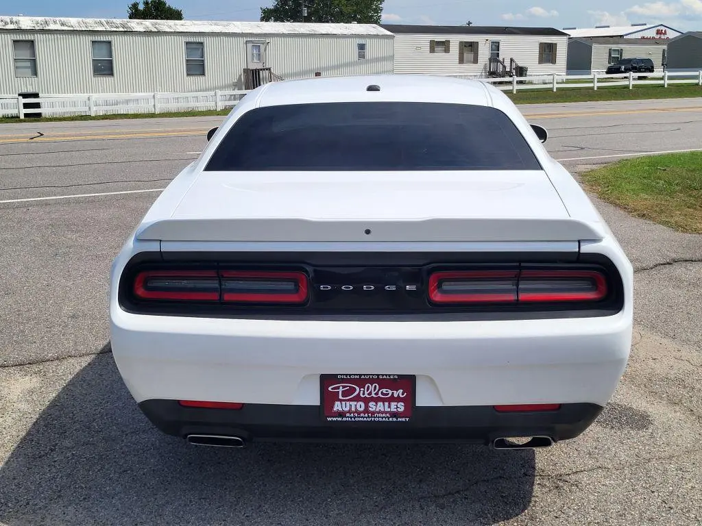 2019 Dodge Challenger SXT Auto photo 3