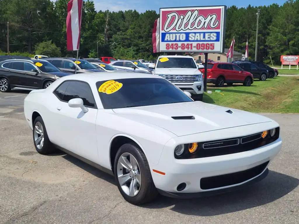 2019 Dodge Challenger SXT Auto's photo