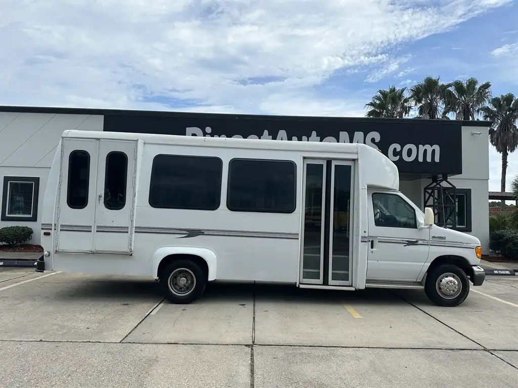 2007 Ford E-Series Commercial Vans E450's photo