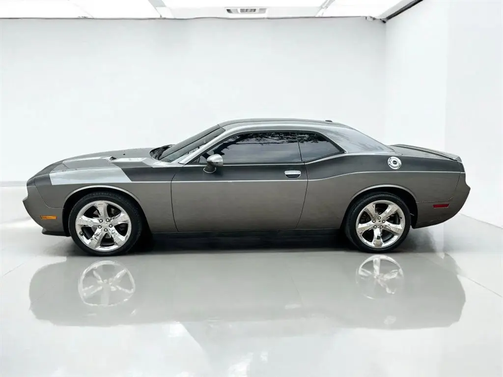 2012 Dodge Challenger SXT photo 4