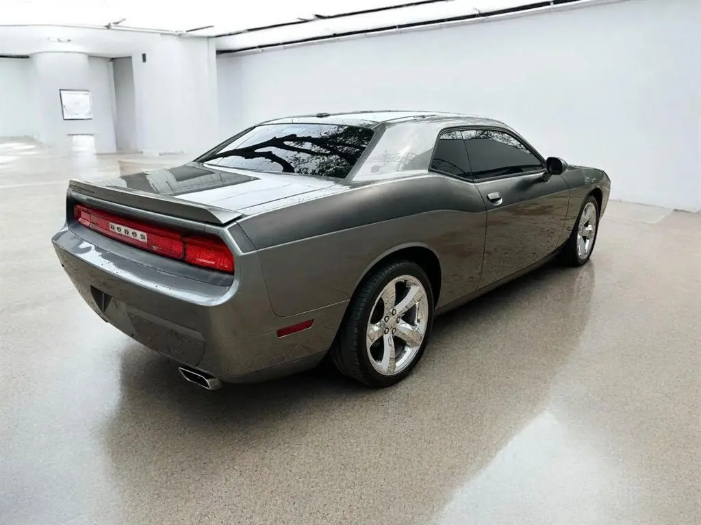 2012 Dodge Challenger SXT photo 3