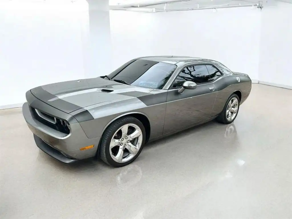 2012 Dodge Challenger SXT's photo