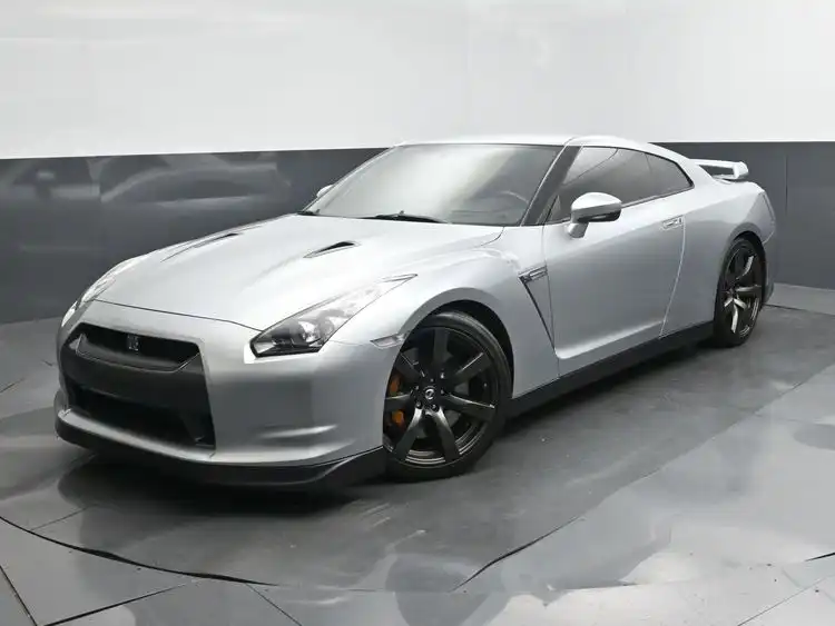 2011 Nissan GT-R GT-R Premium's photo