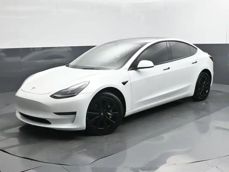 2023 Tesla Model 3 Base's photo
