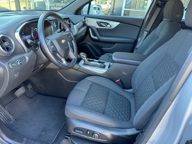 2020 Chevrolet Blazer 2LT FWD photo 3