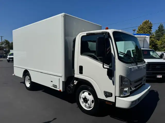 2017 Isuzu NPR-HD's photo