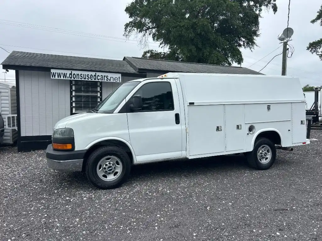 2006 GMC Savana's photo