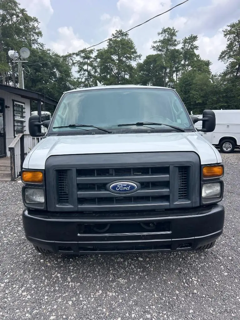 2014 Ford E-Series E-250 Van photo 3