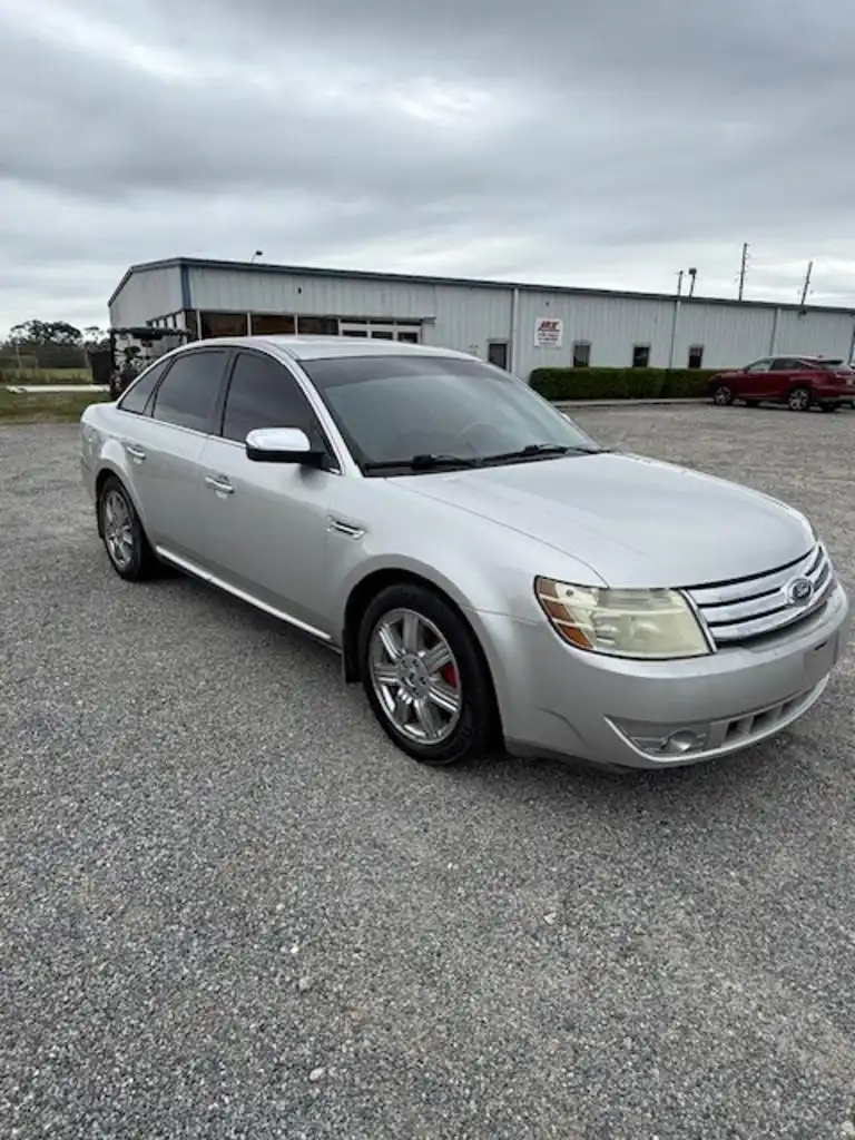 2008 Ford Taurus Limited's photo