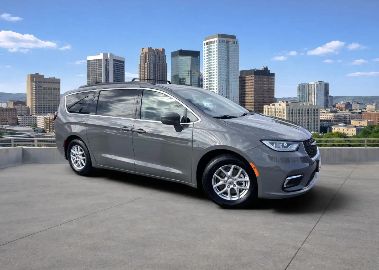2022 Chrysler Pacifica Touring L's photo