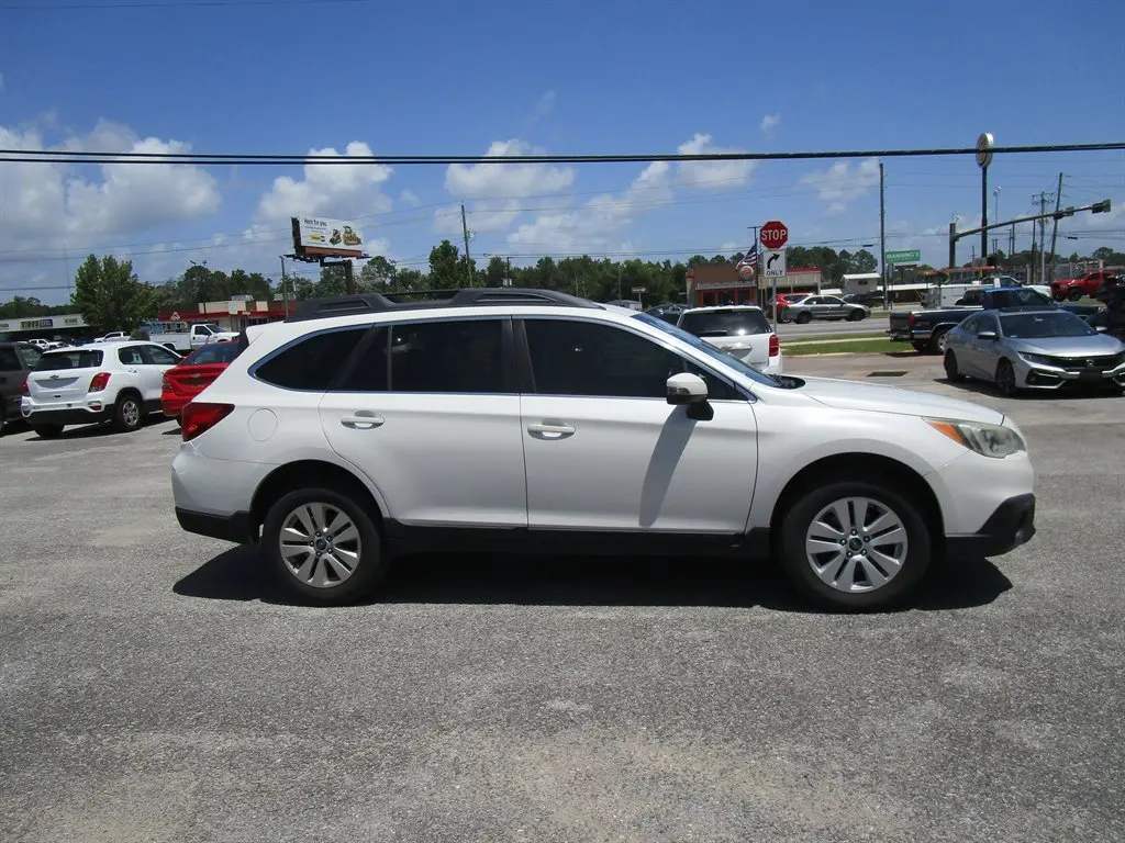 2017 Subaru Outback 2.5i Premium photo 3
