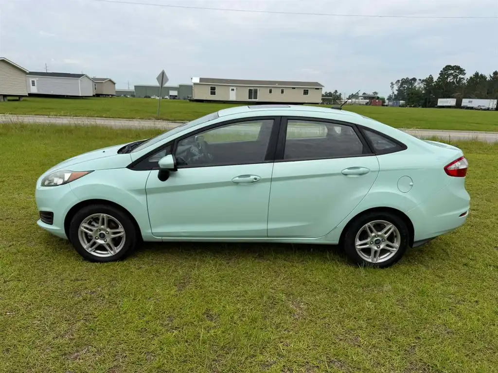 2019 Ford Fiesta SE Sedan's photo
