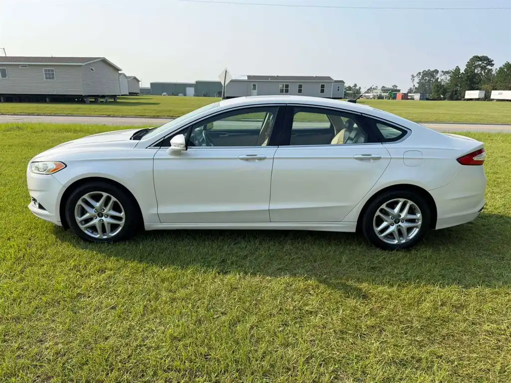 2016 Ford Fusion SE FWD's photo