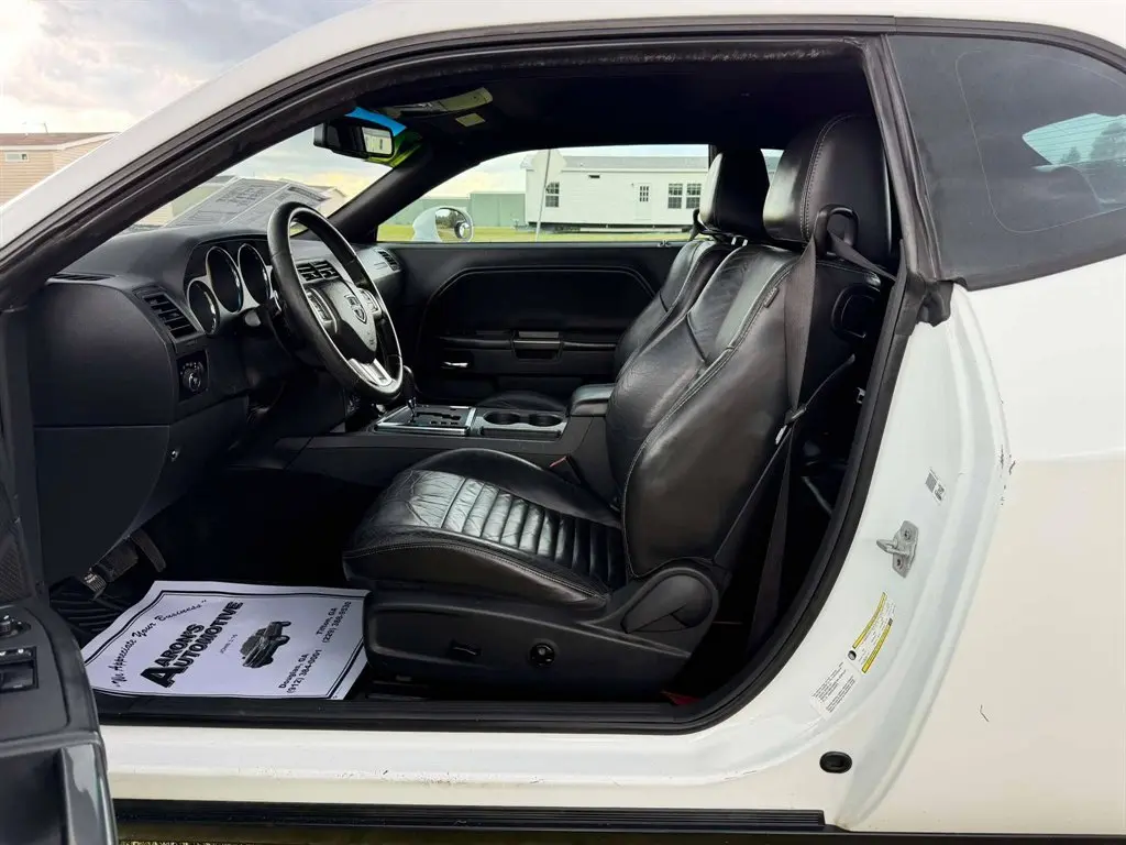 2012 Dodge Challenger SXT photo 5