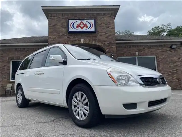 2011 Kia Sedona LX's photo