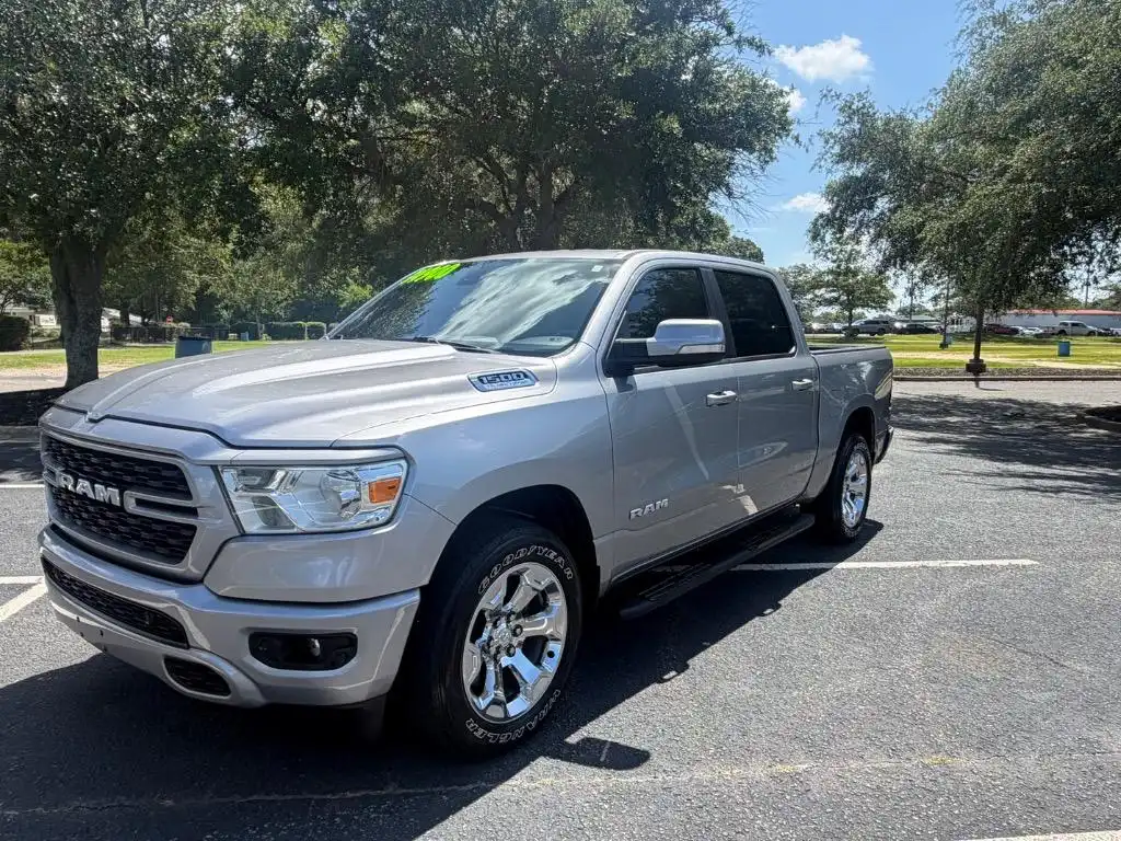2022 RAM 1500 Big Horn/Lone Star 4x4 Crew Cab 5'7's photo