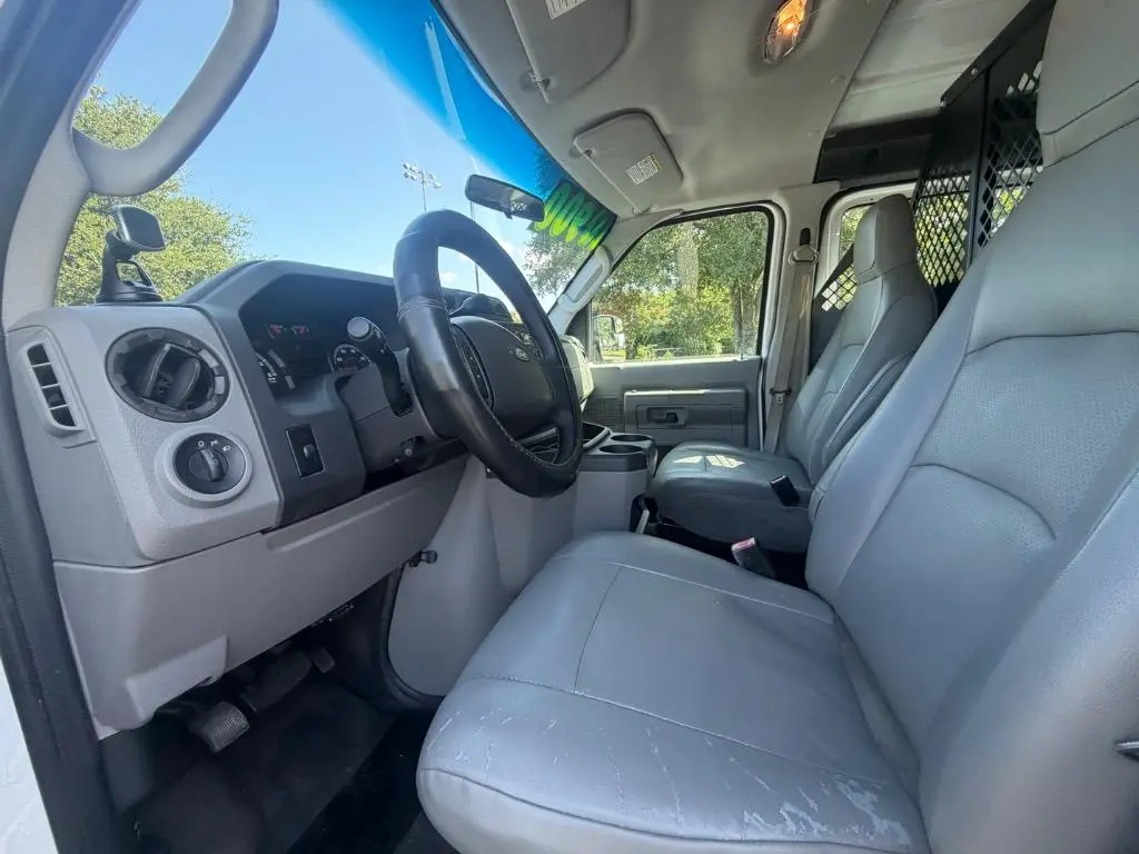 2011 Ford E-Series E-150 Van Extended photo 5