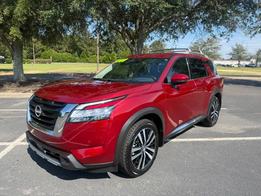 2024 Nissan Pathfinder Platinum 4WD's photo