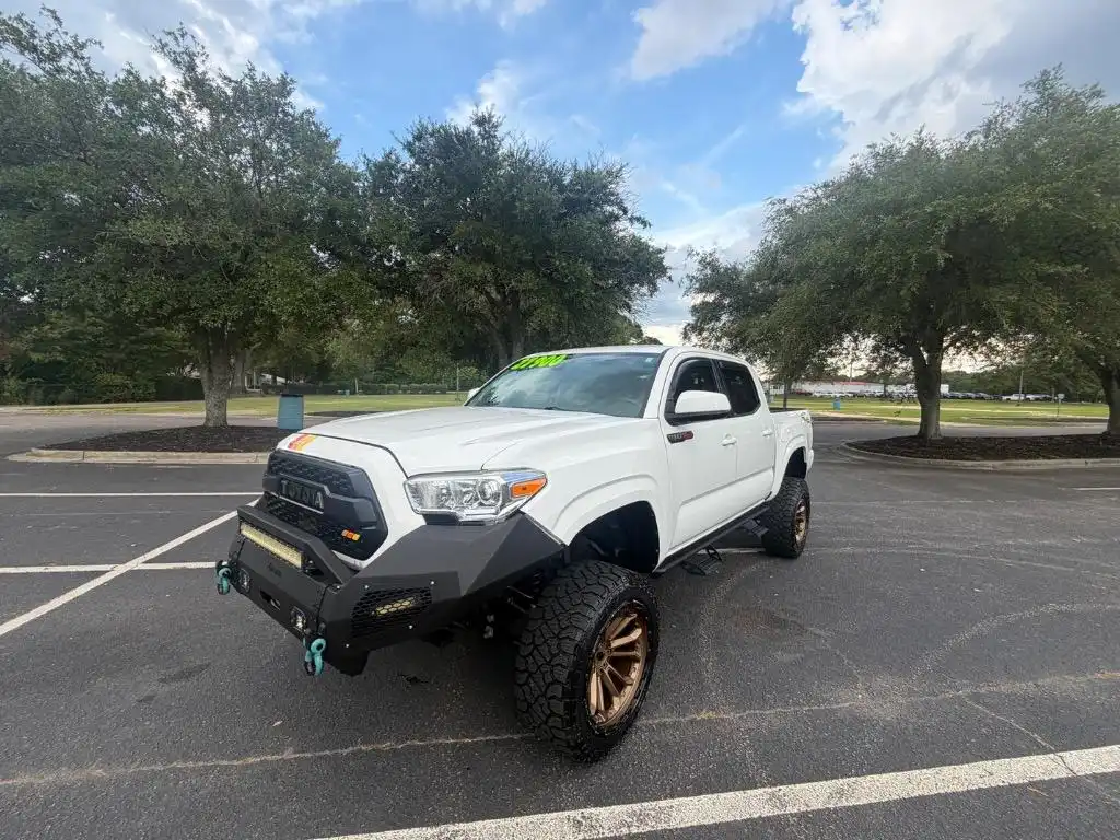 2021 Toyota Tacoma SR Double Cab 2WD 4-Cyl Auto Short Bed's photo
